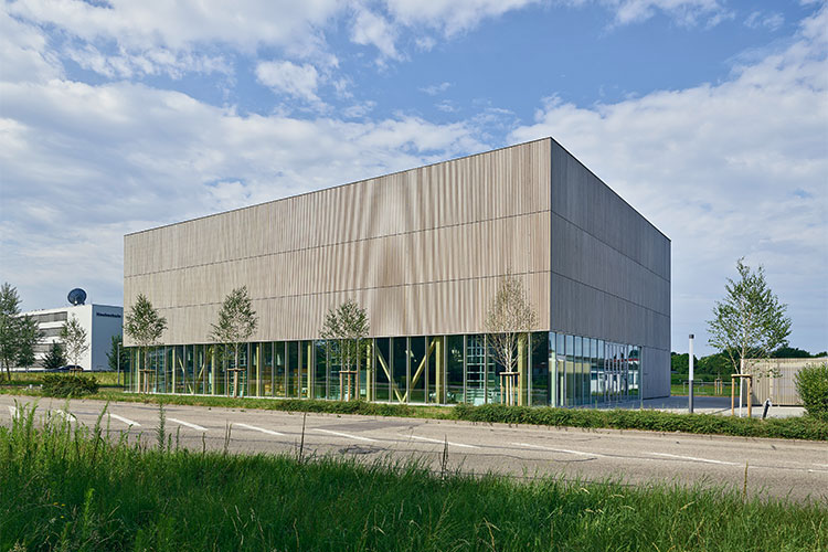 Ende August wurde auf dem Campus der Hochschule Offenbach mit dem Regionalen Innovationszentrum für Energietechnik (RIZ Energie) ein ganz besonderes Gebäude eröffnet.