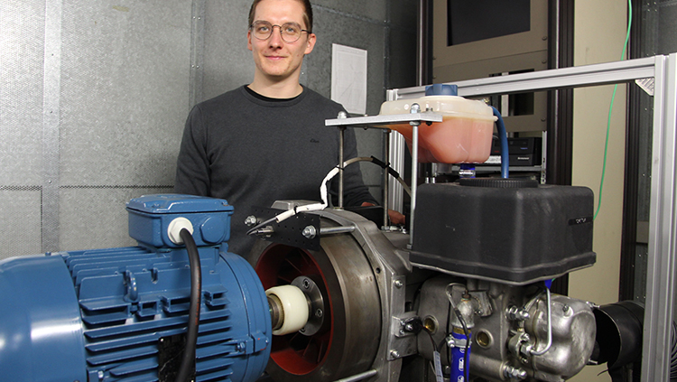 Christian Stahl hat zwei alternative Kraftstoffe mithilfe eines Einzylinder-Dieselmotors untersucht.