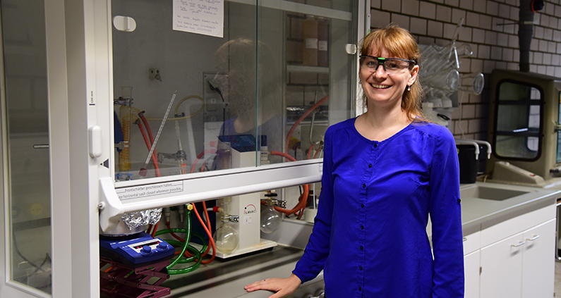 Prof. Dr. Katharina Weber forscht an der Hochschule Aalen an der Weiterentwicklung von Korrosionsschutzmaßnahmen.