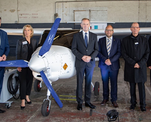 Gemeinsam mit ihren Projektpartnern stellt die FH Aachen heute auf dem Flugplatz Aachen-Merzbrück die elektrisch angetriebenen Motorflugzeuge für die nachhaltige Pilotenausbildung von morgen vor.