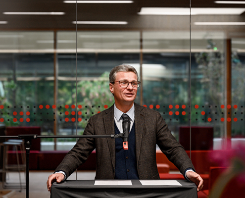 Bayerns Wissenschaftsminister Bernd Sibler bei der Eröffnungsrede. 