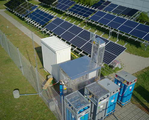 Der für das Forschungsprojekt „ORBIT“ an der OTH Regensburg entwickelte Bioreaktor wird um einen Elektrolyseur erweitert und in eine skalierbare Containerlösung umgebaut.